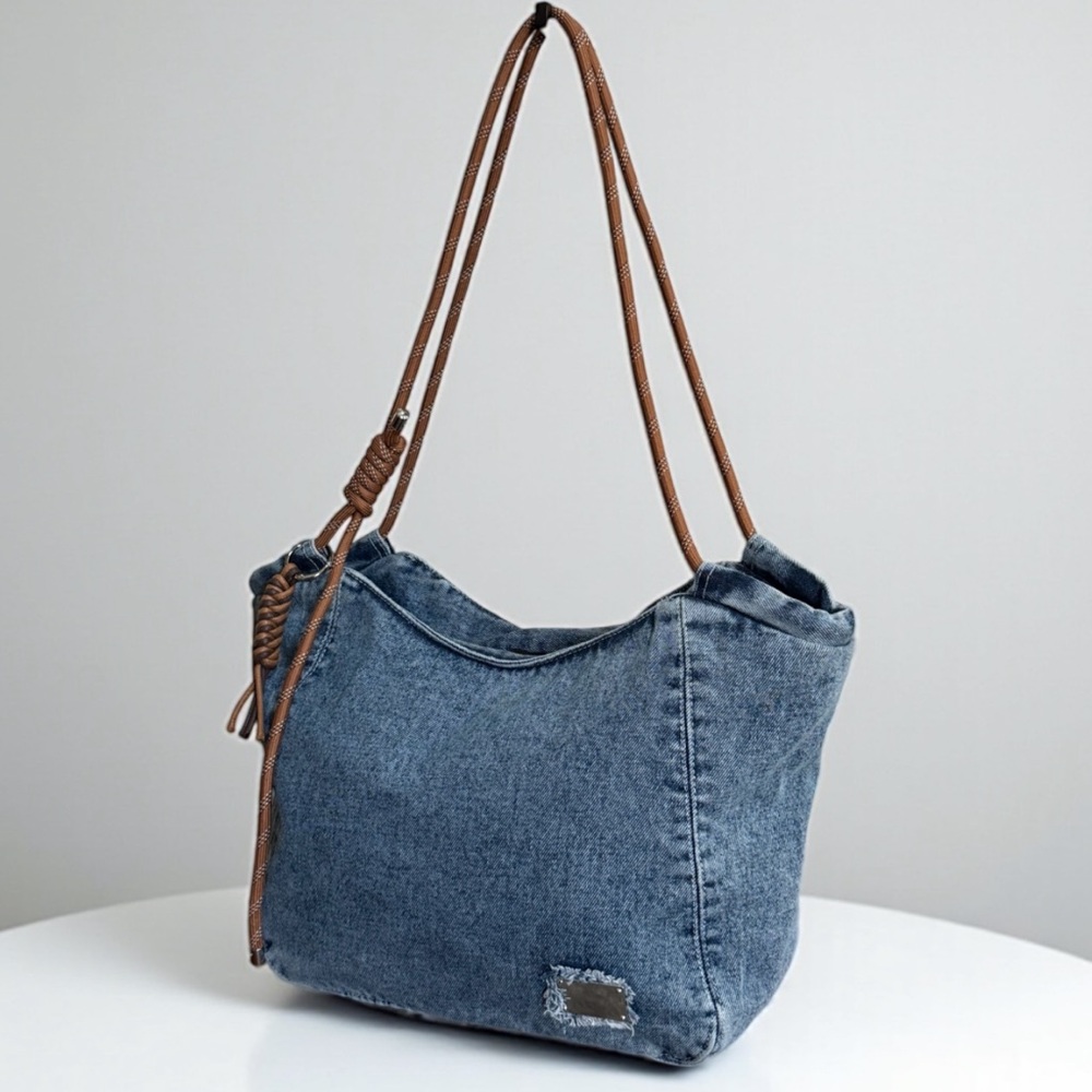 NWT Large Light Denim Tote Bag with Zip Top Closure! New! - Picture 2 of 10